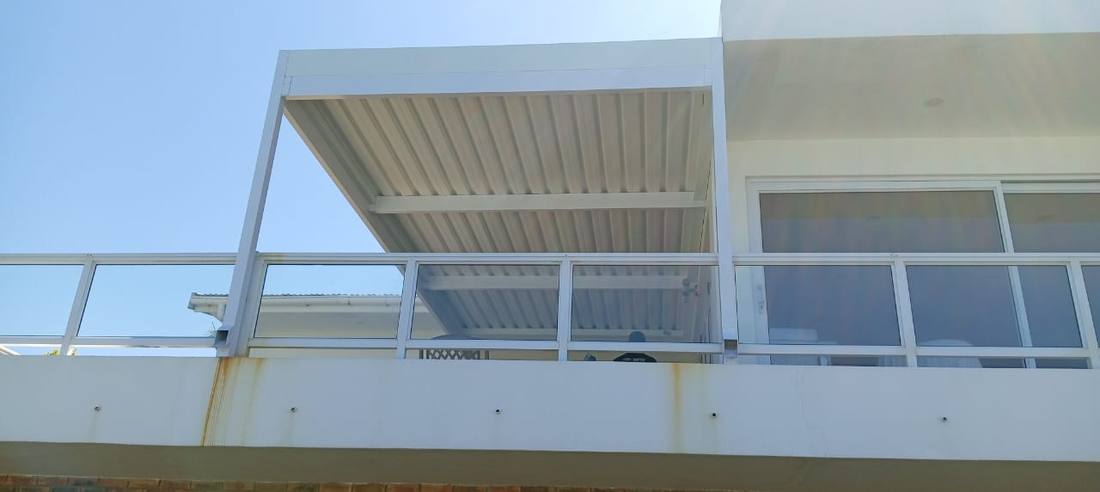 The Cintsa terrace louvre and glass balustrade above the coast