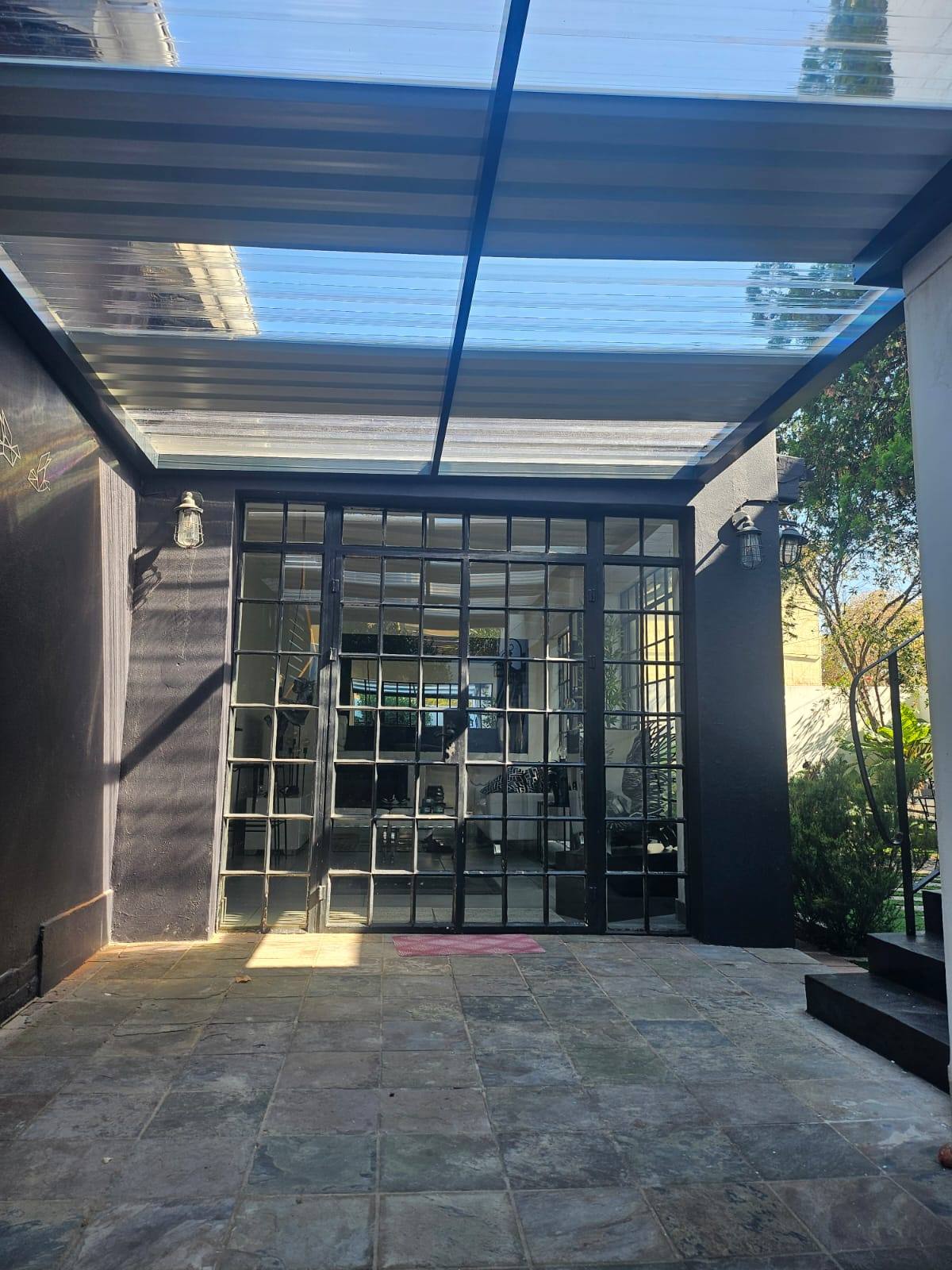 Polycarbonate Courtyard Roof with a Slat Screen