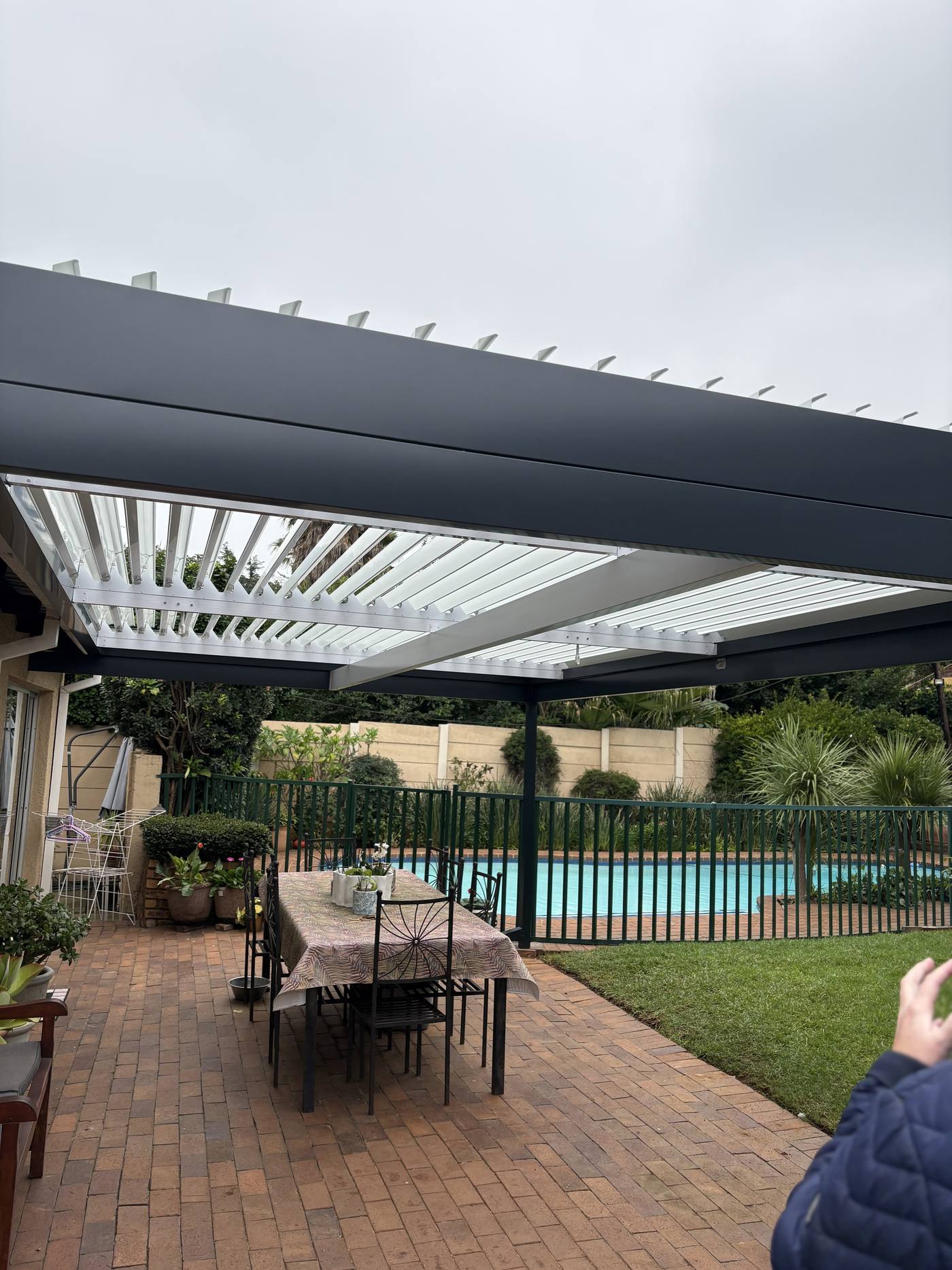 Two-Bay Poolside Louvre — Germiston