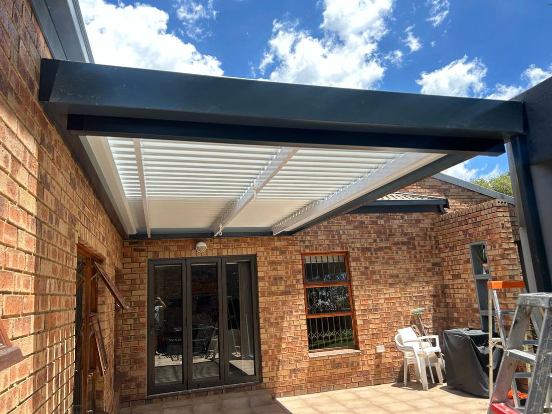 The Randpark Ridge louvre roof seen from the garden with the boxed fascia beam